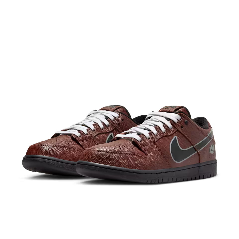 Nike Dunk + FREE GENERAL TICKET & FREE DELIVERY
